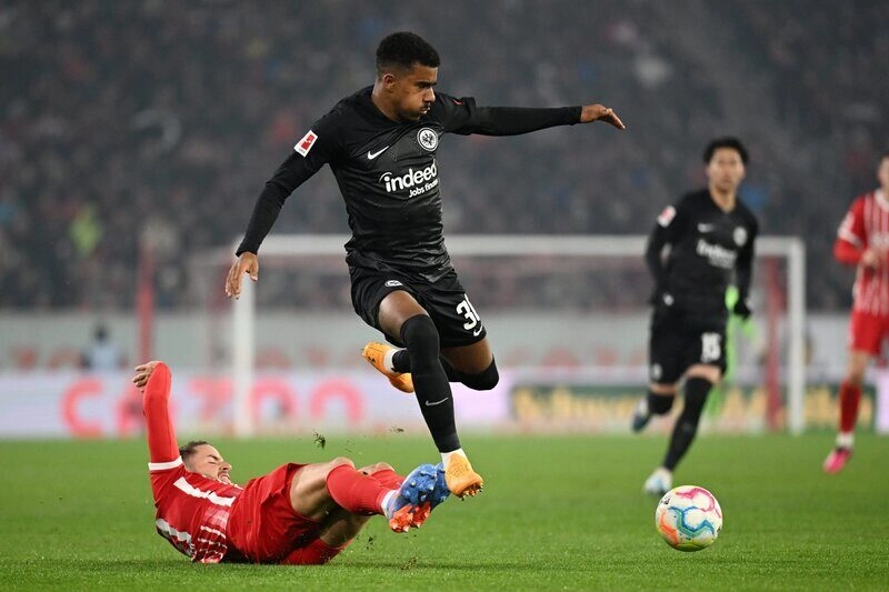 Frankfurt vs Freiburg - Đội khách thăng hoa